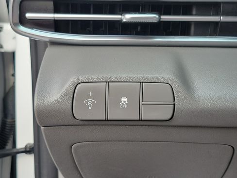Certified 2025 Hyundai Elantra SEL FWD image 13