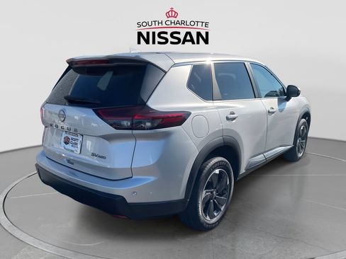 Used 2024 Nissan Rogue SV AWD/4WD image 6