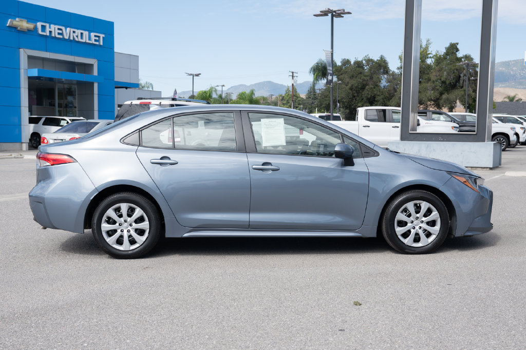 Used 2025 Toyota Corolla LE FWD image 3