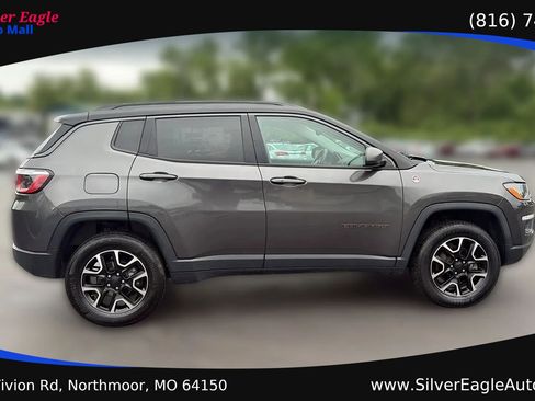 Used 2019 Jeep Compass Trailhawk AWD/4WD image 6