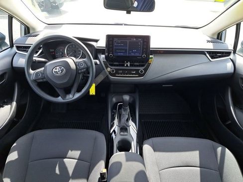 Used 2022 Toyota Corolla LE image 2