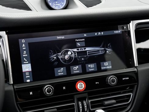 Used 2025 Porsche Macan image 19