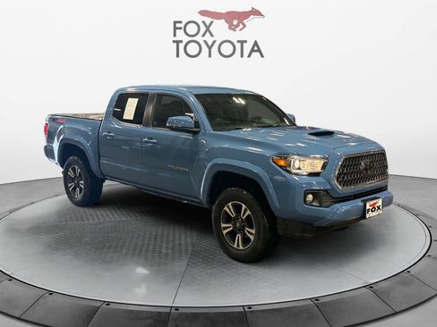 Used 2019 Toyota Tacoma TRD Sport image 9