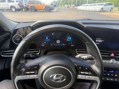 Used 2023 Hyundai Elantra Limited FWD image 21
