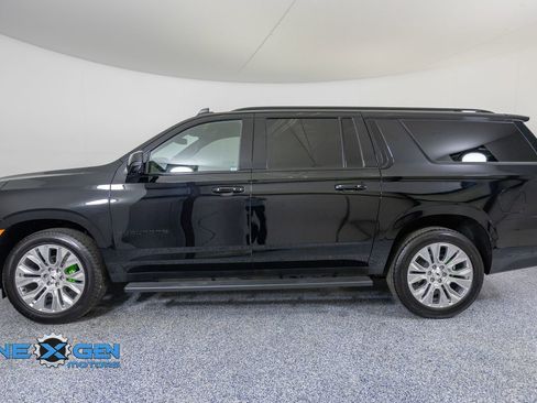 Used 2023 Chevrolet Suburban RST w/ Luxury Package AWD/4WD image 4