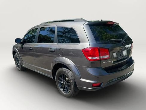 Used 2019 Dodge Journey SE FWD image 4