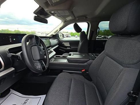 Used 2025 Ford Expedition Active AWD/4WD image 5