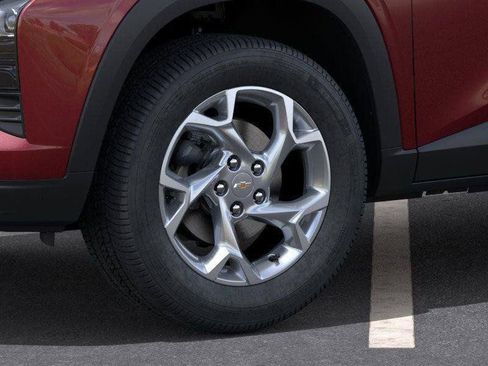 Used 2024 Chevrolet Trax LS w/ LS Convenience Package FWD image 9