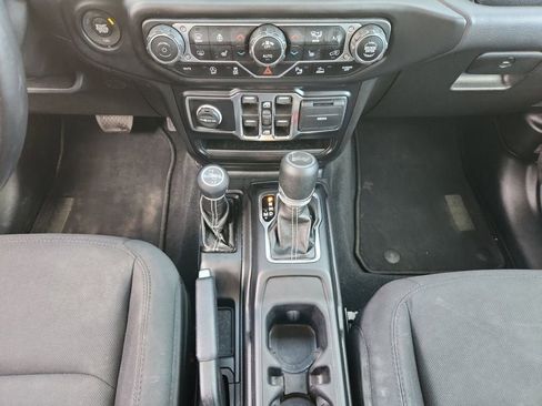 Used 2021 Jeep Wrangler Unlimited Sahara w/ Uconnect 4C Nav & Sound Group image 11