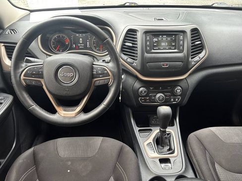 Used 2016 Jeep Cherokee Latitude FWD image 20