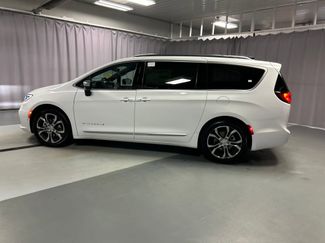 New 2026 Chrysler Pacifica Pinnacle video 4