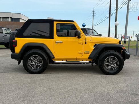 Used 2019 Jeep Wrangler Sport AWD/4WD image 3