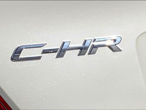 Used 2019 Toyota C-HR XLE FWD image 10