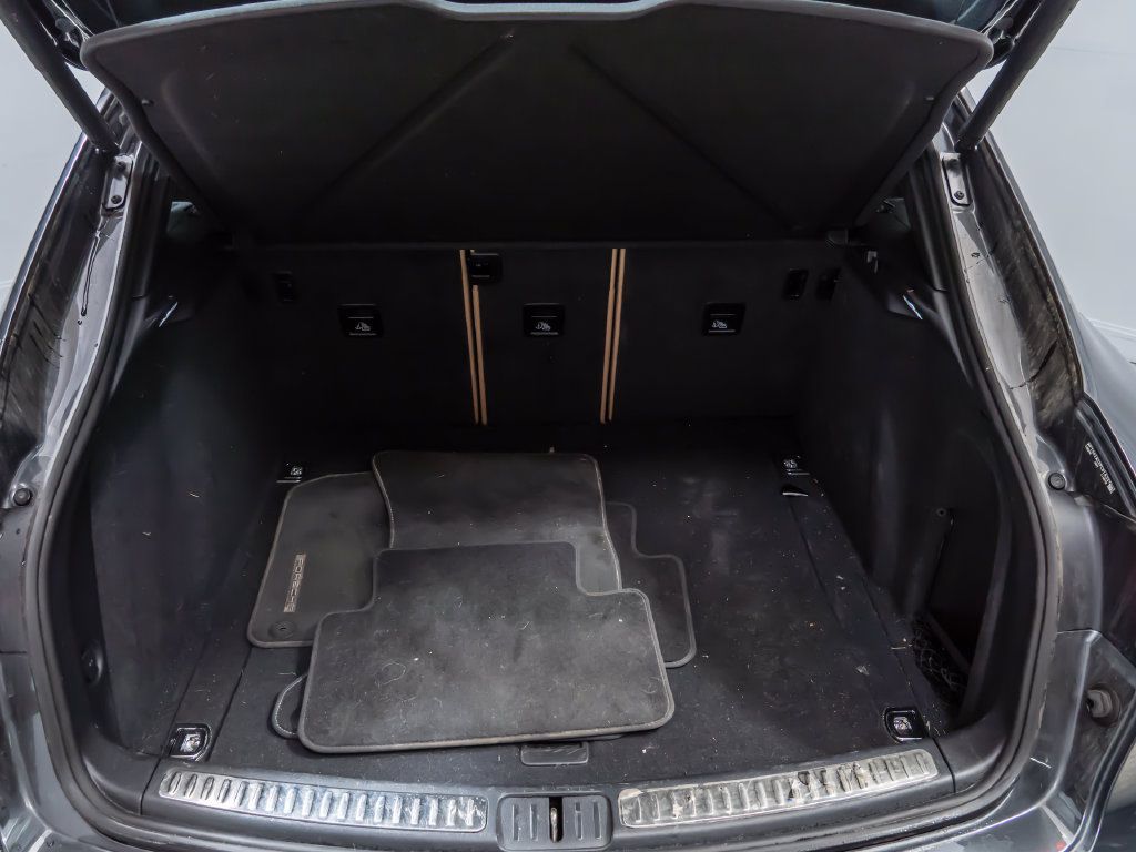 Used 2023 Porsche Macan AWD/4WD image 29