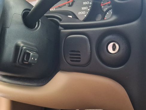 Used 2004 Chevrolet Corvette Convertible w/ Preferred Equipment Group image 22