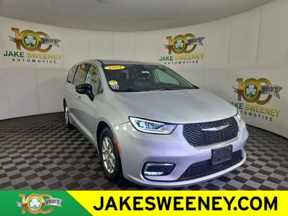 Used 2024 Chrysler Pacifica Touring-L