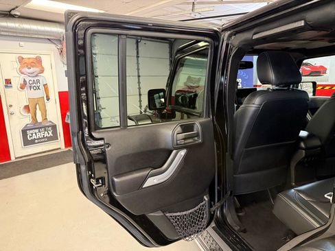 Used 2015 Jeep Wrangler Unlimited Sahara w/ Dual Top Group AWD/4WD image 32