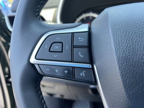 Used 2024 Toyota Highlander XLE AWD/4WD image 35