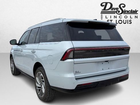New 2025 Lincoln Navigator Reserve image 7