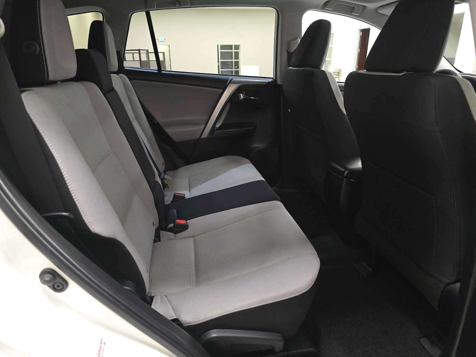 Used 2017 Toyota RAV4 XLE w/ All Weather Liner Package AWD/4WD image 24