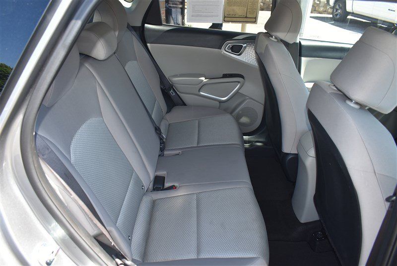 Used 2025 Kia Soul LX w/ LX Technology Package FWD image 25