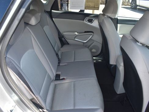 Used 2025 Kia Soul LX w/ LX Technology Package FWD image 25
