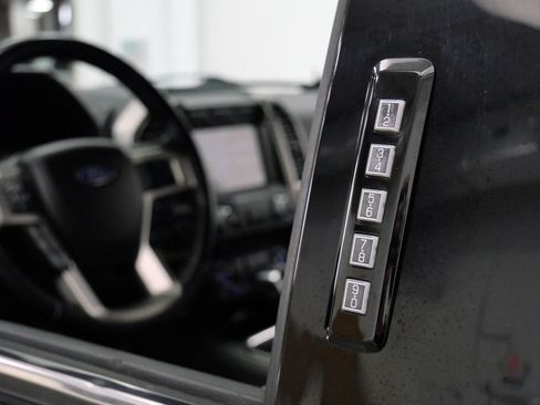 Used 2018 Ford F150 Platinum w/ Equipment Group 701A Luxury AWD/4WD image 15