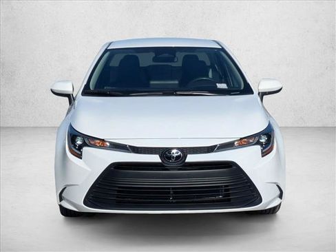Used 2025 Toyota Corolla LE FWD image 2