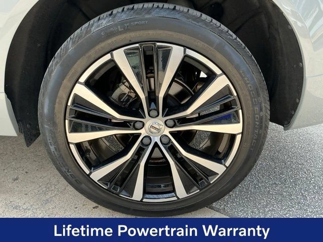 Certified 2024 Volvo XC60 B5 Plus w/ Protection Package Premier AWD/4WD image 9