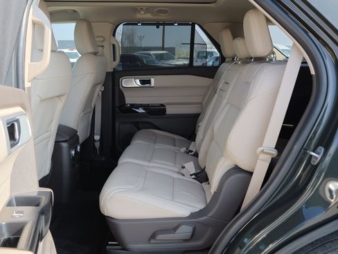 Used 2022 Ford Explorer Platinum w/ Equipment Group 601A image 31