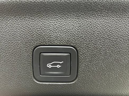 Used 2025 Chevrolet Suburban Z71 AWD/4WD image 13