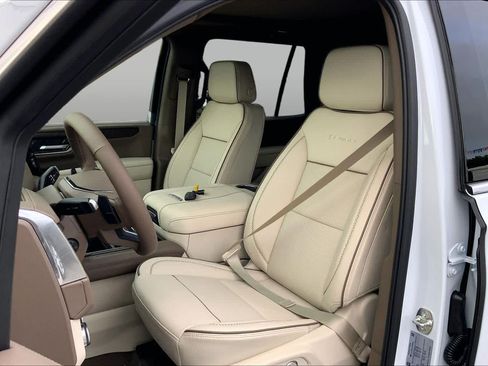 New 2026 GMC Yukon Denali w/ Sun & Power Step Package AWD/4WD image 9