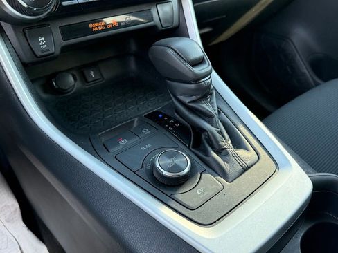 Used 2020 Toyota RAV4 LE image 22