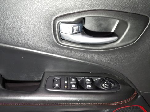 Used 2020 Jeep Compass Trailhawk AWD/4WD image 8