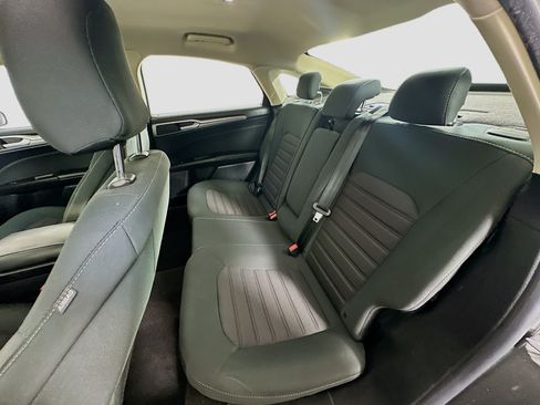 Used 2020 Ford Fusion SE FWD image 25