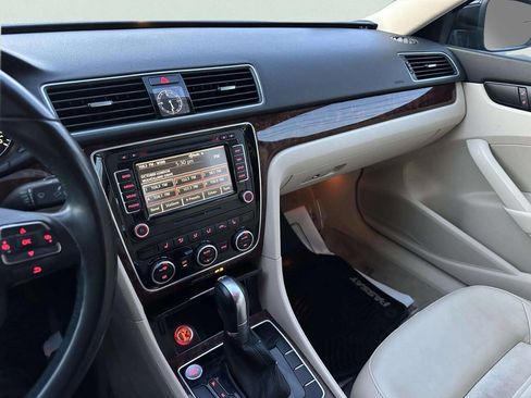 Used 2013 Volkswagen Passat 2.5 SEL Premium image 30