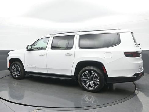 Used 2024 Jeep Wagoneer L Series II w/ Flexible Seating Group AWD/4WD image 3