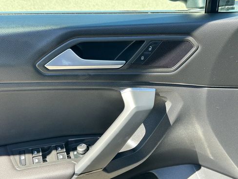 Used 2019 Volkswagen Tiguan SE AWD/4WD image 12