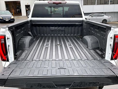 Used 2025 GMC Sierra 2500 Denali Ultimate image 4