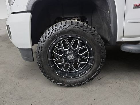 Used 2018 GMC Sierra 2500 SLT w/ Duramax Plus Package AWD/4WD image 9
