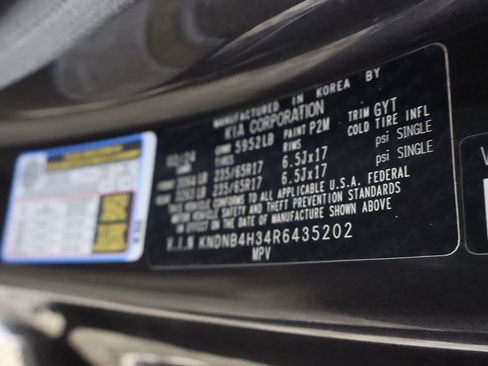 Used 2024 Kia Carnival LX image 39