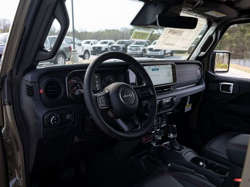 New 2026 Jeep Gladiator Rubicon AWD/4WD image 13