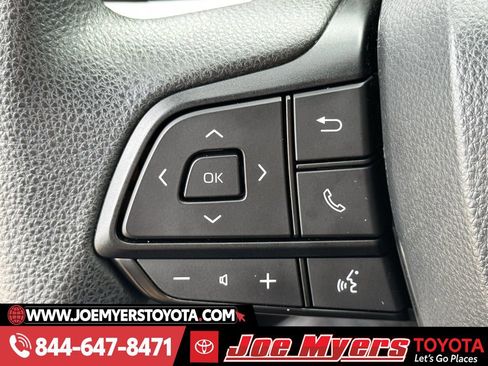 Used 2025 Toyota Sienna LE image 25