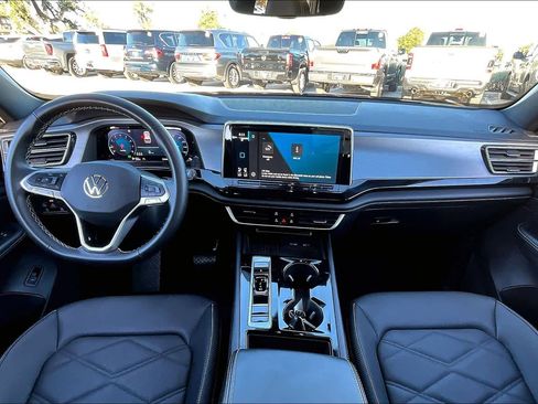 Used 2025 Volkswagen Atlas Cross Sport SE image 15