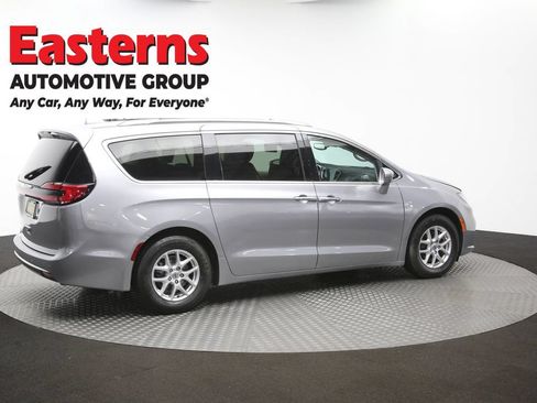 Used 2021 Chrysler Pacifica Touring-L FWD image 45