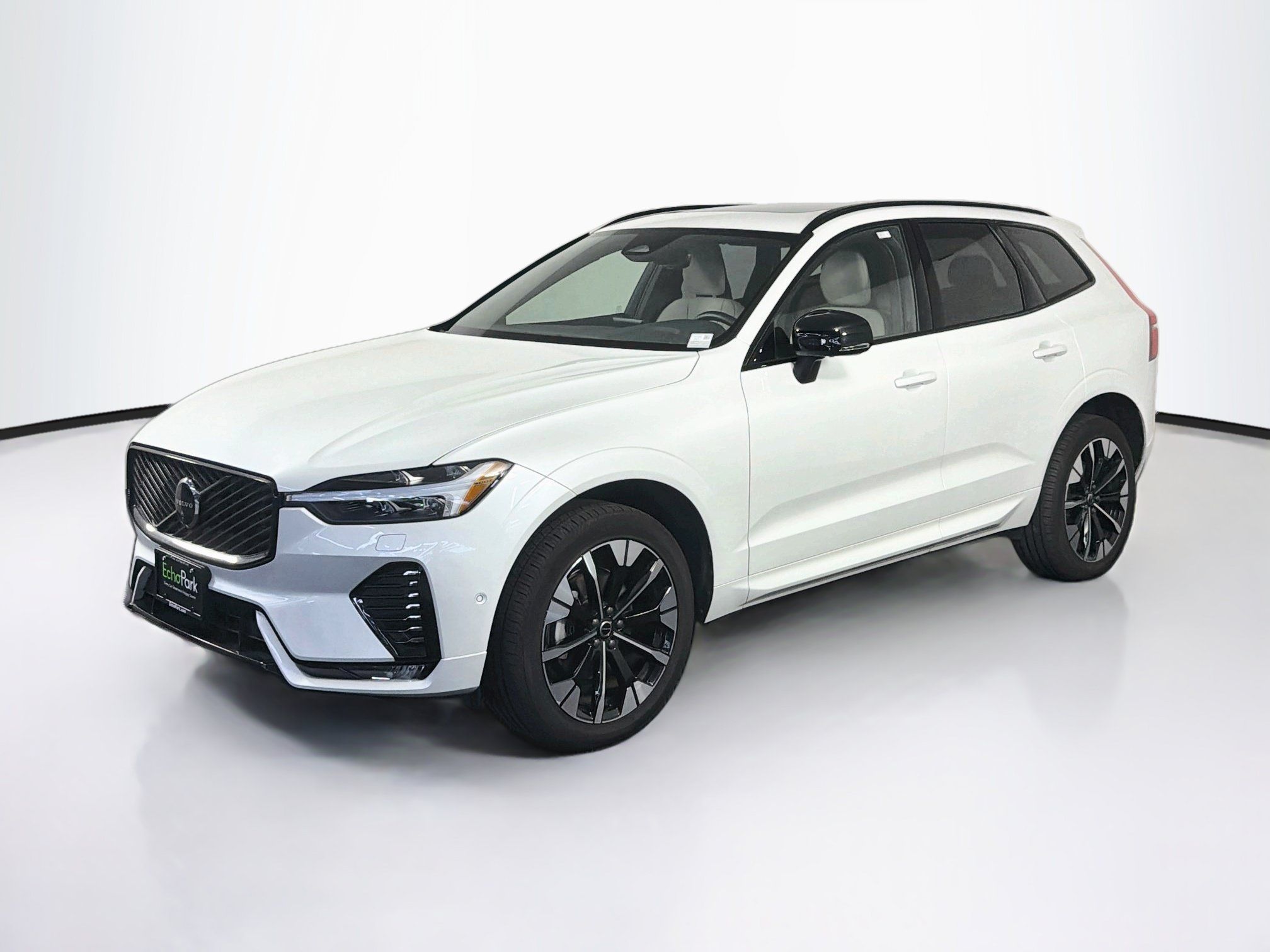 Used 2026 Volvo XC60 B5 Plus AWD/4WD image 3
