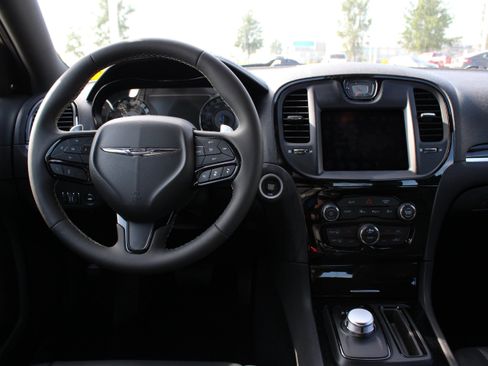 Used 2023 Chrysler 300 S w/ Comfort Group RWD image 17