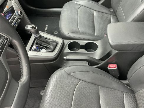Used 2017 Hyundai Elantra Limited w/ Limited Tech Package 08 image 14