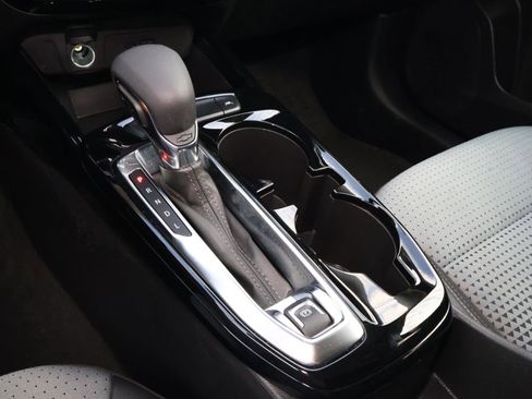 Used 2025 Chevrolet Trax LT w/ LT Convenience Package image 24