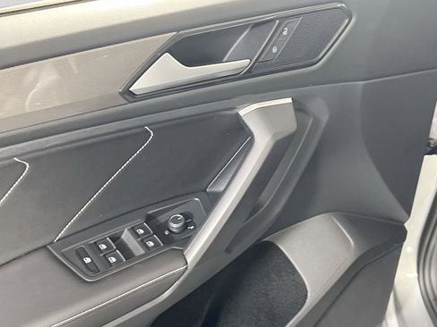 Used 2022 Volkswagen Tiguan SE image 17